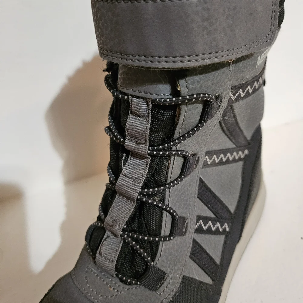 Big Kids Merrell Snow Boots Size 3M